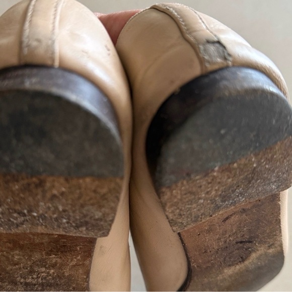 CHANEL Lambskin Beige and Black Flats - Picture 14 of 16